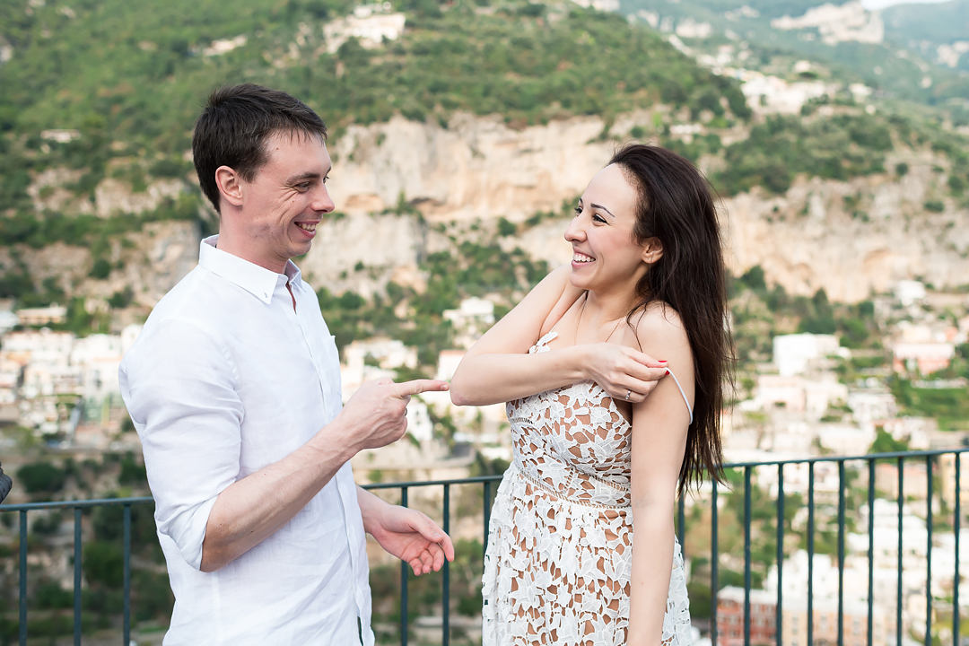 newlyweds shooting positano