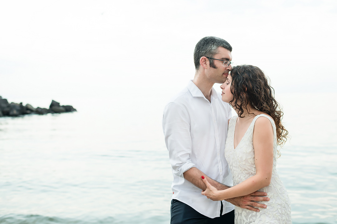 romantic photo shooting on the beach in sicily