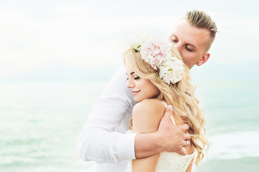 Symbolic wedding ceremony on the beach in Italy, Amalfi coast title=